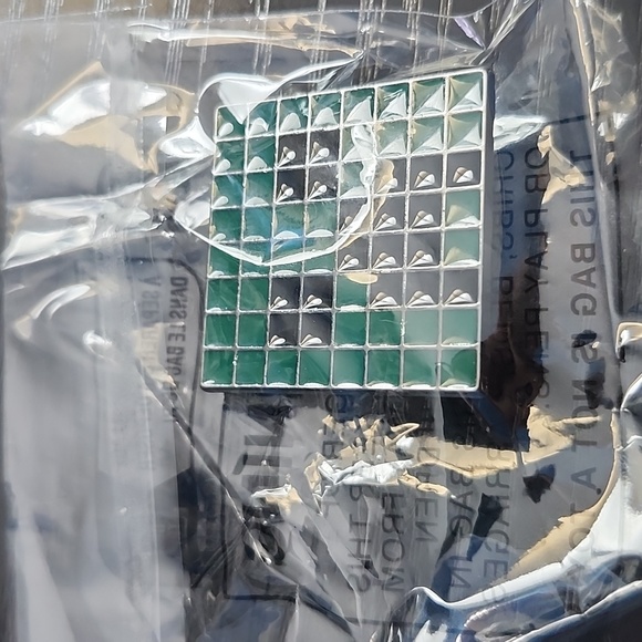 Minecraft Creeper Enamel Pin - Picture 3 of 3